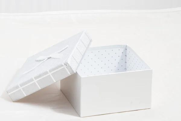 Empty gift box on a white background — Stock Photo, Image