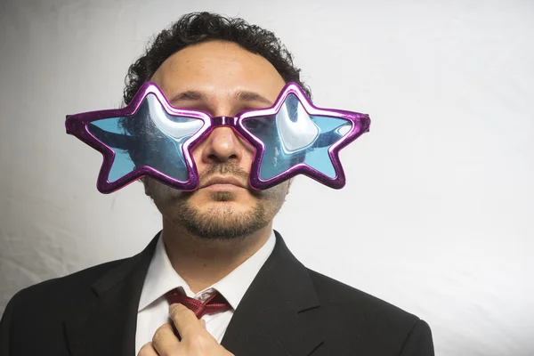 Célébrité, homme d'affaires avec des étoiles lunettes, fou et drôle achie — Photo
