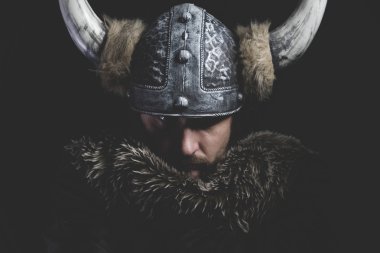 Viking savaşçı kask içinde