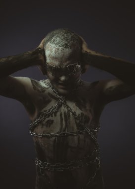 Adam metal zincirler ile 