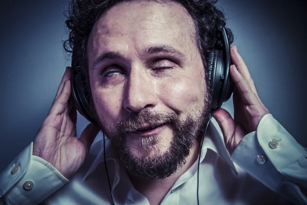 Man listening to music — Stock Photo, Image