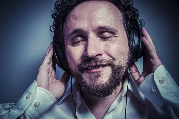 Man listening to music — Stock Photo, Image