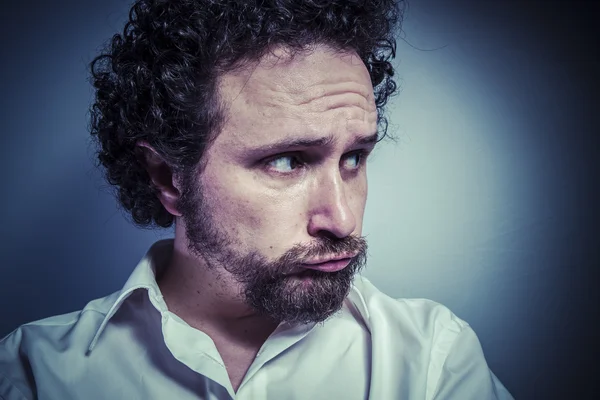 Jonge man met een triest gezicht expressie — Stockfoto