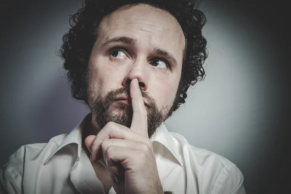 Homem fazendo expressão rosto engraçado — Fotografia de Stock