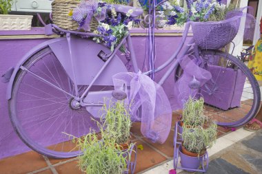 Romantik, Marbella, sokaklarda hipster vintage bisiklet bir