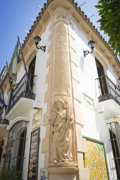 Witte gebouw in Marbella — Stockfoto