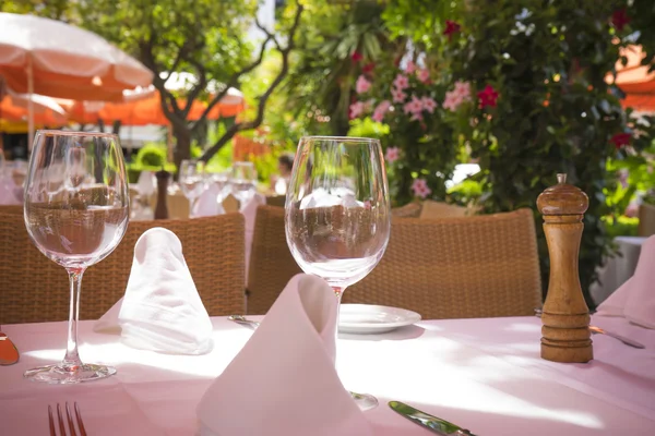 Empty glasses on table — Stock Photo, Image