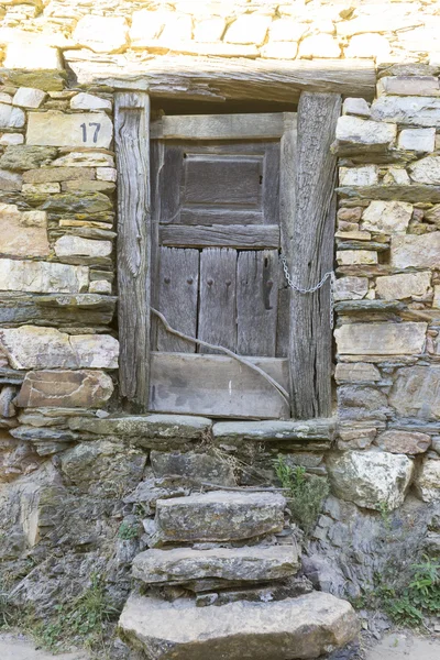 Maison en bois et pierre — Photo