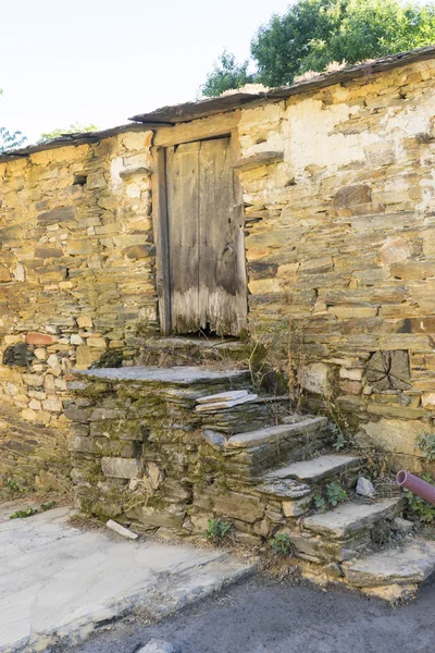 Madeira e casa de pedra — Fotografia de Stock