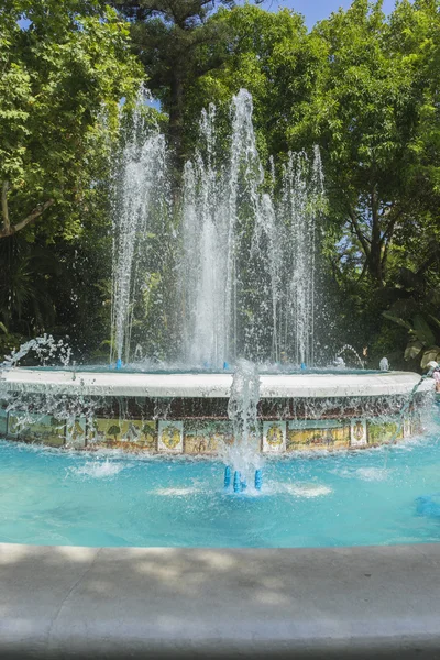 Fontein in de zomer in Marbella — Stockfoto