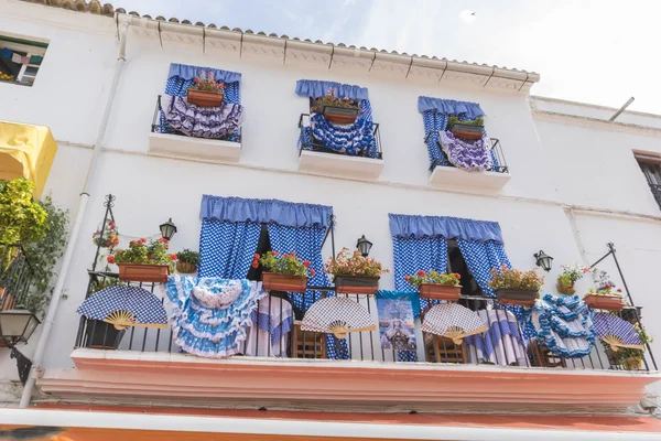 Balkon z flamenco sukienki w Marbella — Zdjęcie stockowe