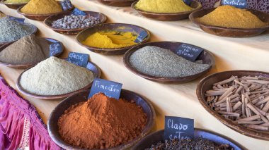 renkli baharat ve farklı aromalı, baharat traditi