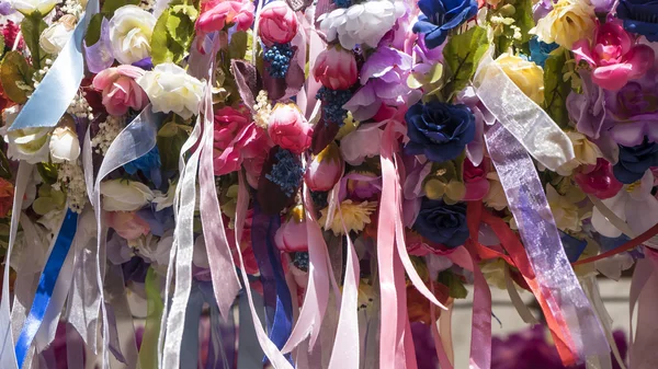 Matrimonio, ghirlande di fiori in un artigianato tradizionale medievale fa — Foto Stock