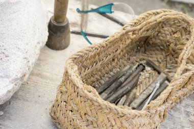 Çalışma alanı, geleneksel araçları heykeltıraş, ahşap, çekiç ve keski