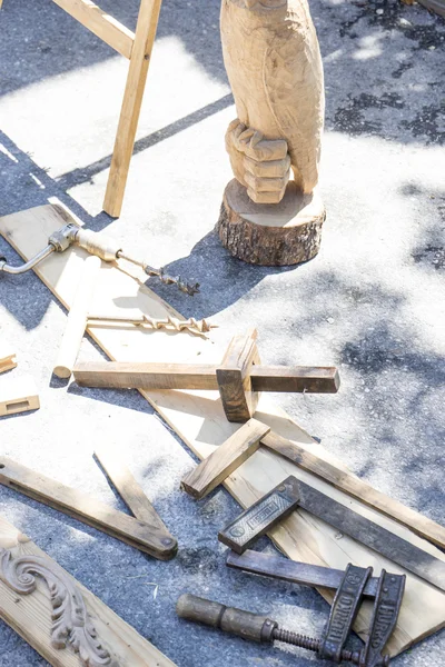 Traditional tools sculptor, wood, hammers and chisels for workin — Stock Photo, Image