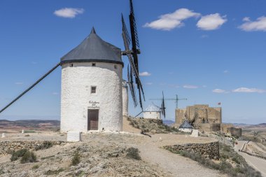 Ortaçağ, Toledo şehrinde Consuegra, yel değirmenleri gr için kullanılmıştır