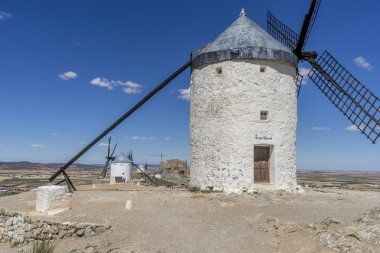 Ortaçağ, Toledo şehrinde Consuegra, yel değirmenleri gr için kullanılmıştır