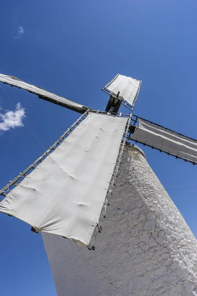 Consuegra Toledo városában, szélmalmok használt őrölni a gabonát — Stock Fotó