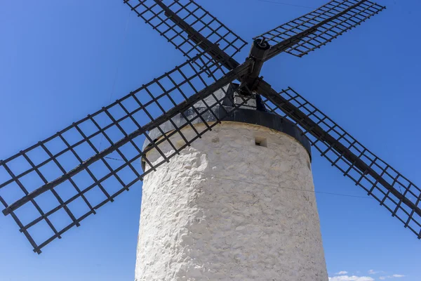 Podróży, wiatraki Consuegra w mieście Toledo, były używane do grin — Zdjęcie stockowe