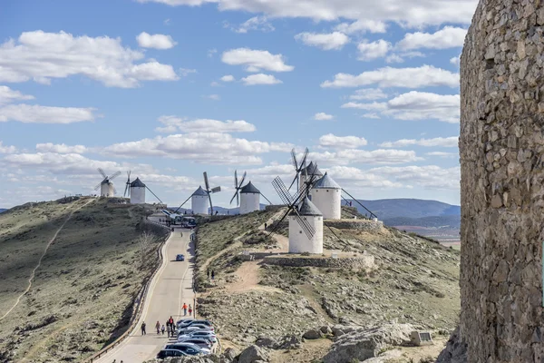 Windmühle, mittelalterliche Burgstadt Consuegra in toledo, Spanien — Stockfoto