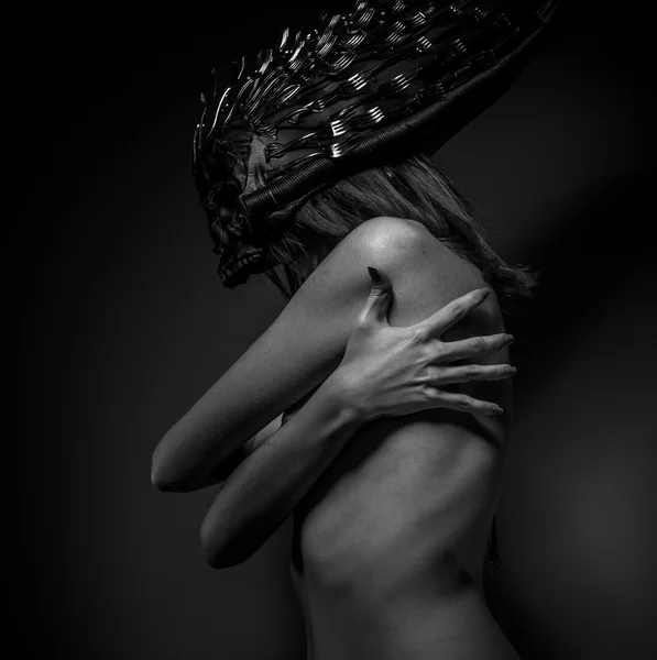 Mulher usando capacete craniano — Fotografia de Stock