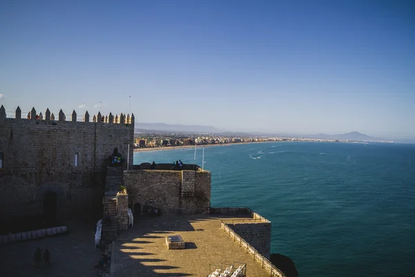 Vistas del pueblo Penyscola desde el castillo — Foto de Stock