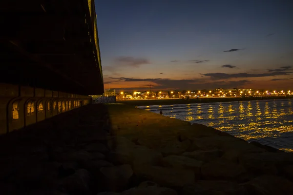 在晚上的瓦伦西亚海滩 — 图库照片