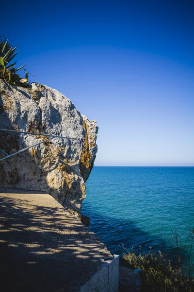 Landscape with cliffs and blue sea — Stock Photo, Image