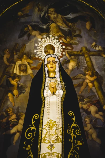 Irgin Mary in gilded chapel — Stock Photo, Image