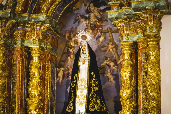 Irgin Mary in gilded chapel — Stock Photo, Image