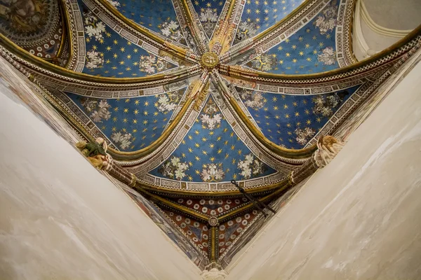 Ruined chapel inside the Cathedral of Toledo — Stock Photo, Image