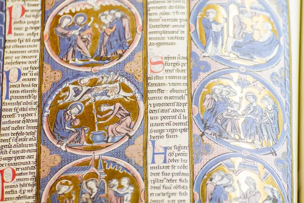 Středověká rukopisná kniha — Stock fotografie