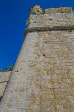 İspanya'da bulunan peniscola şehir