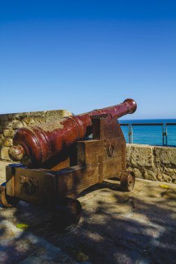 İspanyol Top deniz kaleye işaret