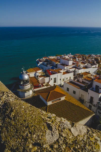 Paisagem espanhola com mar azul profundo — Fotografia de Stock