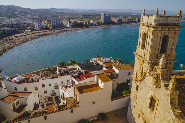 Spanische Landschaft mit tiefblauem Meer — Stockfoto