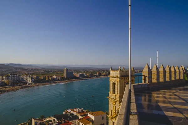 Paisagem espanhola com mar azul profundo — Fotografia de Stock