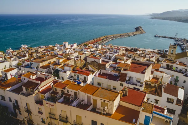 Paisagem espanhola com mar azul profundo — Fotografia de Stock