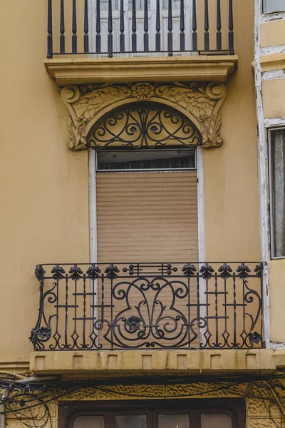 Varanda, arquitetura típica da cidade espanhola de Valência — Fotografia de Stock