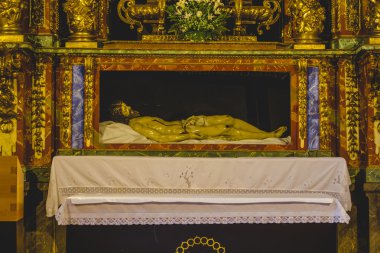 ligfiets beeld van Jezus Christus, aanbidden en religie