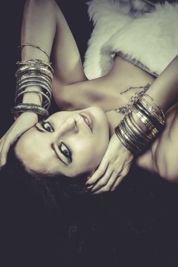 Altın ışık şehvetli kadın