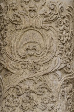 süs eşyaları ve Gotik tarzı heykelleri