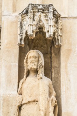 süs eşyaları ve Gotik tarzı heykelleri