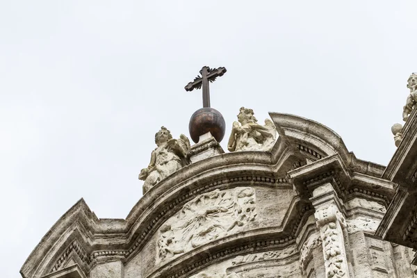 Ornamentos e esculturas de estilo gótico — Fotografia de Stock