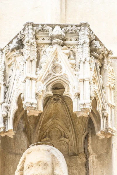 Ornamentos e esculturas de estilo gótico — Fotografia de Stock