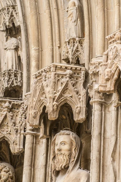 Ornamenten en sculpturen van gotische stijl — Stockfoto