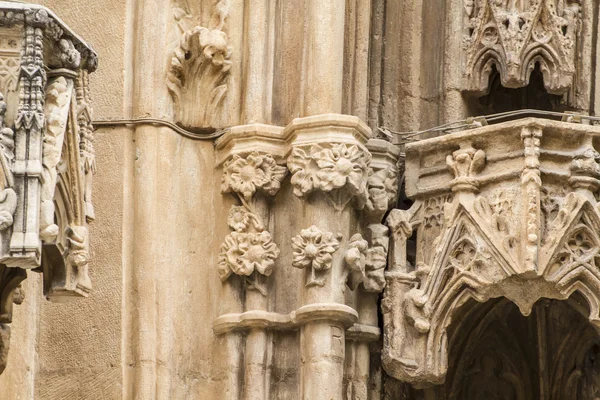 Ornamenti e sculture in stile gotico — Foto Stock