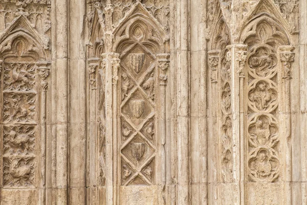 Ornamentos e esculturas de estilo gótico — Fotografia de Stock