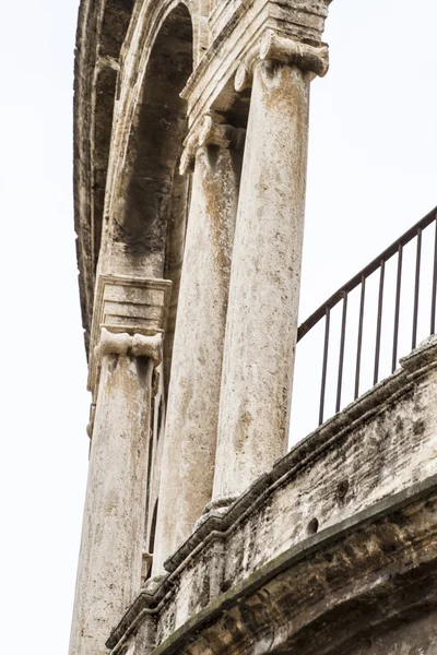 Ornamente und Skulpturen im gotischen Stil — Stockfoto