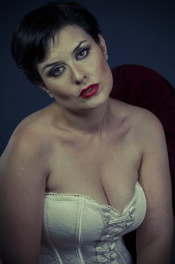 Kadın iç çamaşırı seksi esmer